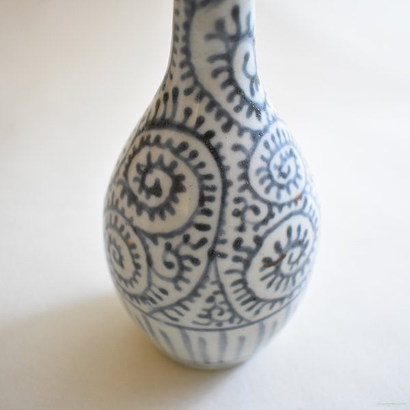 伊万里 たこ唐草 おみき徳利(江戸・銀継)