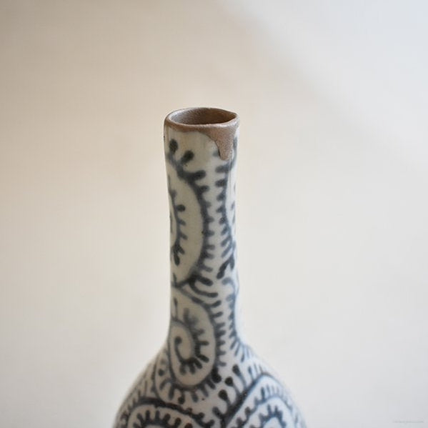 伊万里 たこ唐草 おみき徳利(江戸・銀継)