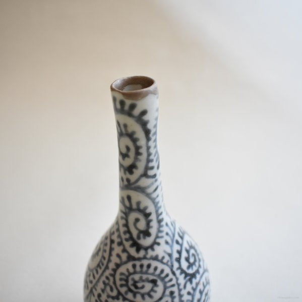 伊万里 たこ唐草 おみき徳利(江戸・銀継)