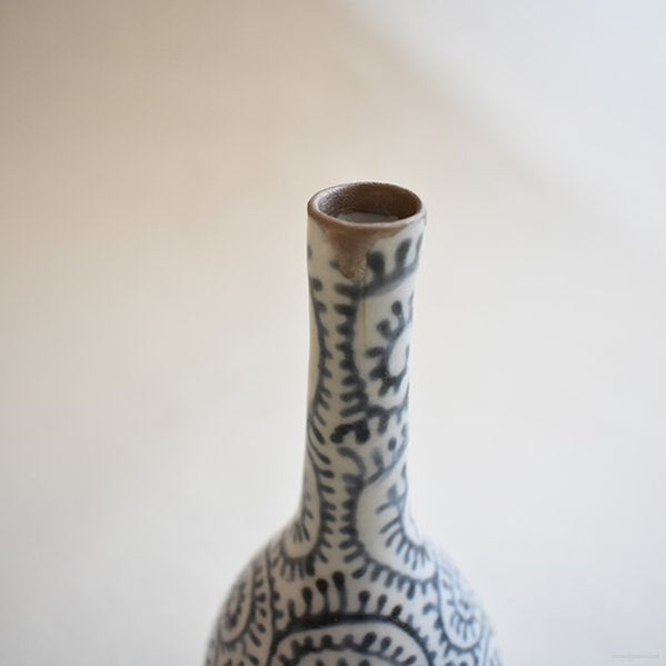 伊万里 たこ唐草 おみき徳利(江戸・銀継)